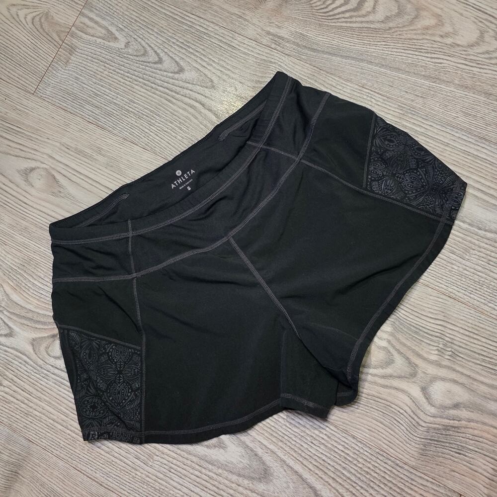 Athleta Studio Shorts – Scalloped Lace Detail -Size Small